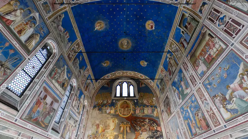 Una delle immagini del tour virtuale nella Cappella degli Scrovegni organizzato dal Comune di Padova, Haltadefinizione e il Sole 24 ORE. Ogni minimo dettaglio del grandioso ciclo pittorico, dipinto di Giotto fra il 1303 e il 1305, anche il più lontano e invisibile all? occhio del visitatore, sarà dal 17 novembre 2010 ?a portata di click? su www.ilsole24ore.com/scrovegni e www.haltadefinizione.com. ANSA / HALTADEFINIZIONE.COM +++NO SALES - EDITORIAL USE ONLY+++