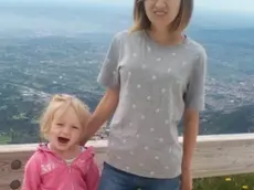 Mamma Antonia con la piccola Mariia alcuni anni fa, in occasione del primo viaggio in Italia