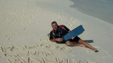 MONDO BIANSCOSCUDATO. A sinistra Andrea Balin e il Padova club Maldive. Al centro le scarpe realizzate dallo stilista Michele Vissà. Sopra il vestito che indosserà oggi Marianna Bovo.