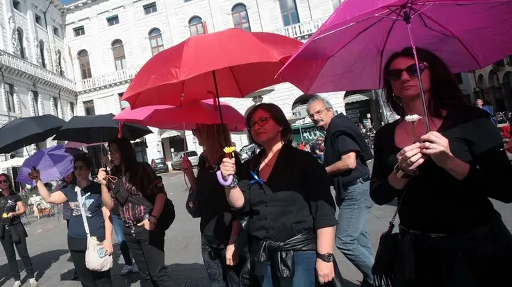 TOME' - AGENZIA BIANCHI - PADOVA - FLASH MOB FUNERALE SCUOLA