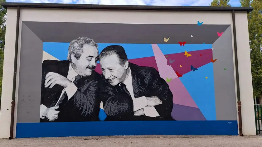 Falcone e Borsellino sulla scuola elementare di Albignasego, il murales di Alessio-B