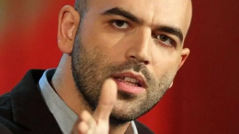 Roberto Saviano ospite della trasmissione di Raitre "Che tempo che fa" condotta da Fabio Fazio, Milano, 05 novembre 2012. ANSA/MATTEO BAZZI (b. 67) Immagine Roberto-Saviano.jpg da almtop host TTT1 @autore ANSA