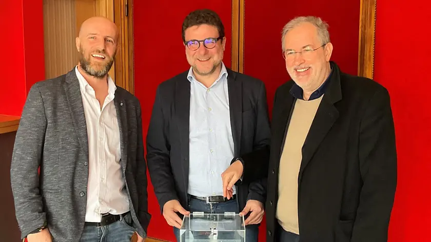 Gioele Peccenini, direttore artistico del Teatro ai Colli, e gli assessori Andrea Micalizzi e Andrea Colasio