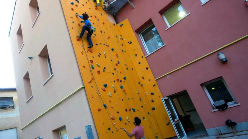 PIEROBON - AGENZIA BIANCHI - PADOVA - PALESTRA ARRAMPICATA CAI