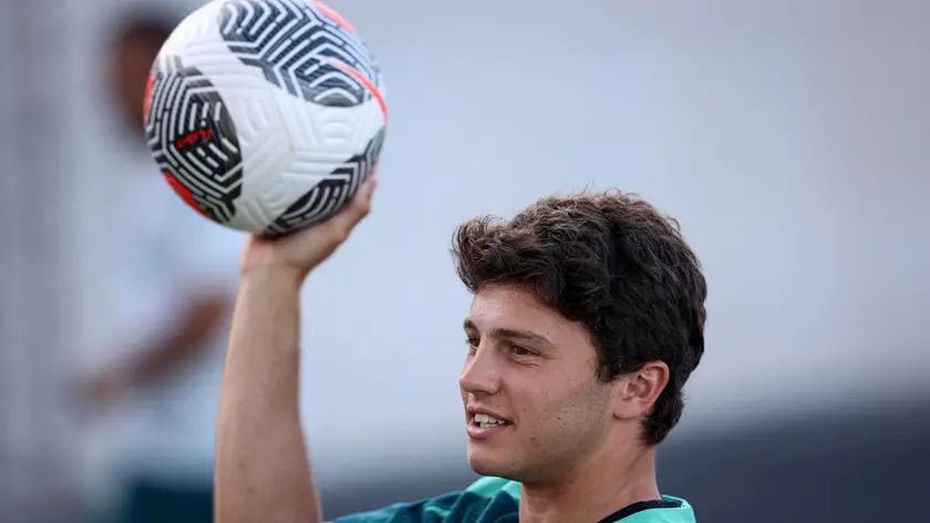 epa11386367 Portugal player Joao Neves attends a training session of the national team in Oeiras, Portugal, 02 June 2024. Portugal will play friendly matches against Finland, Croatia and Ireland in preparation for the upcoming UEFA EURO 2024. EPA/FILIPE AMORIM