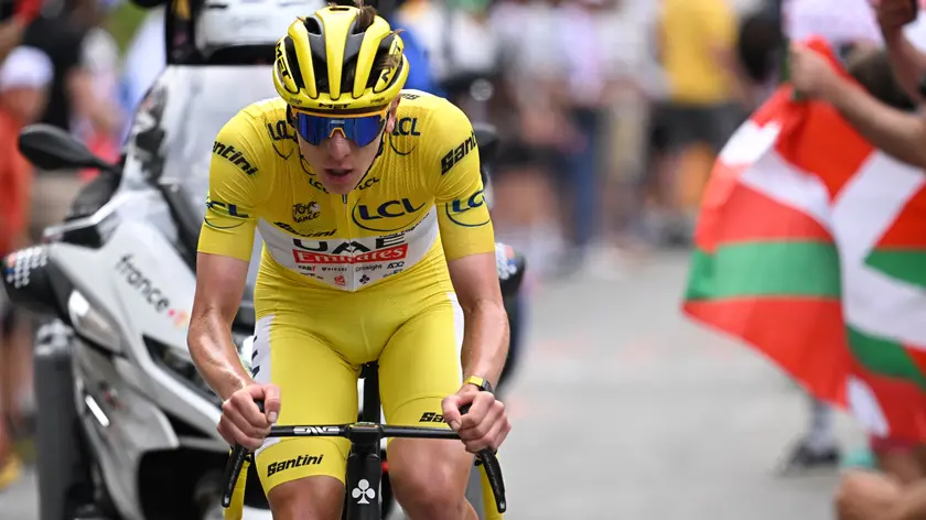 epa11476267 Yellow jersey Slovenian rider Tadej Pogacar of UAE Team Emirates attacks on the ascent to Saint-Lary-Soulan - Pla d’Adet during the 14th stage of the 2024 Tour de France cycling race over 151km from Pau to Saint-Lary-Soulan Pla d'Adet, France, 13 July 2024. EPA/BERNARD PAPON / POOL