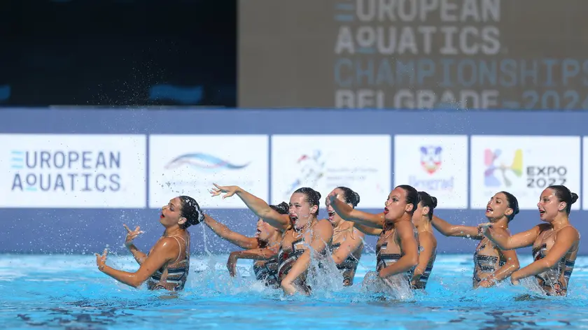 epa11410071 Team Italy competes in the Team Free Final of the artistic swimming at the European Aquatics Championships Belgrade 2024, in Belgrade, Serbia, 14 June 2024. EPA/ANDREJ CUKIC