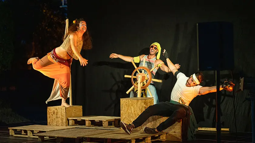 Uno spettacolo della compagnia Zelda Teatro costretta ad aprire sedi in Trentino e in Friuli