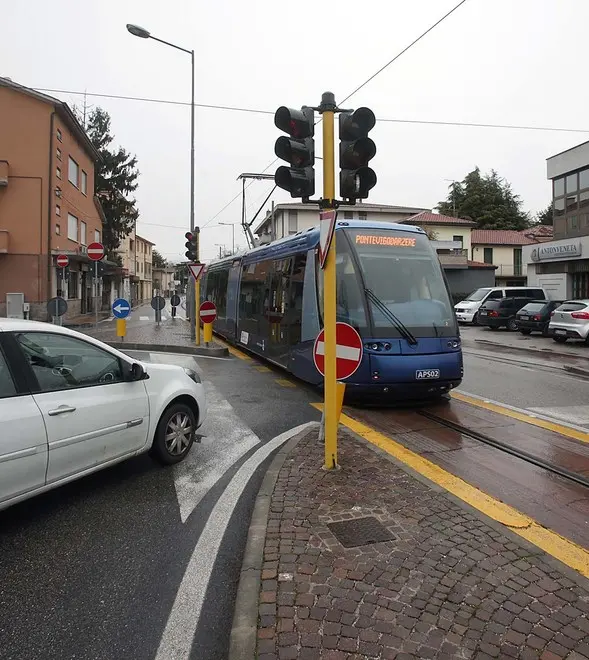 MALFITANO - AGENZIA BIANCHI - PADOVA - SEMAFORO TRAM VIA GUIZZA