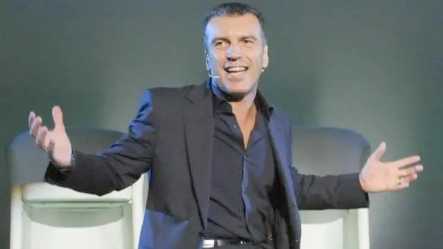 Roberto Re durante uno dei suoi eventi motivazionali