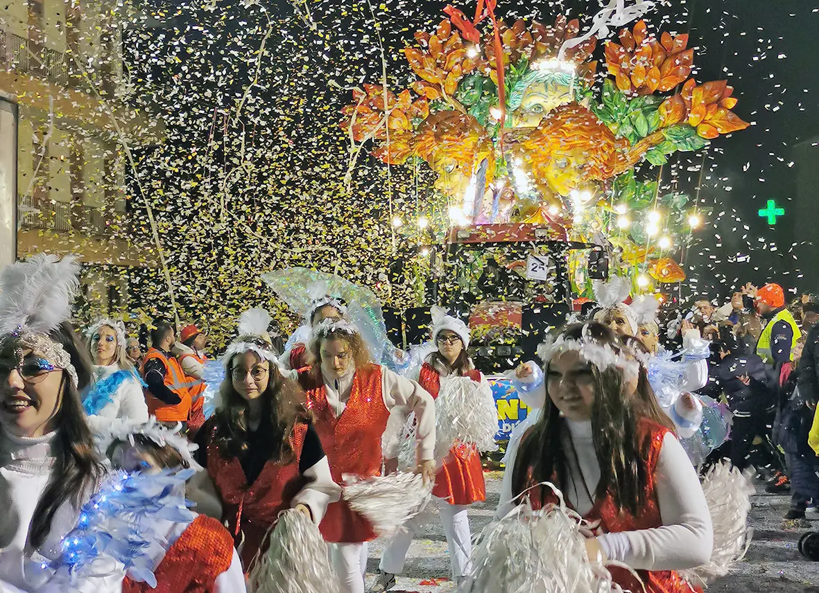 La festa lungo le strade