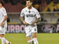FC Empoli's Pietro Pellegri jubilates after scoring the goal during the Italian Serie A soccer match US Lecce - Empoli FC at the Via del Mare stadium in Lecce, Italy, 8 novemberr 2024. ANSA/ABBONDANZA SCURO LEZZI