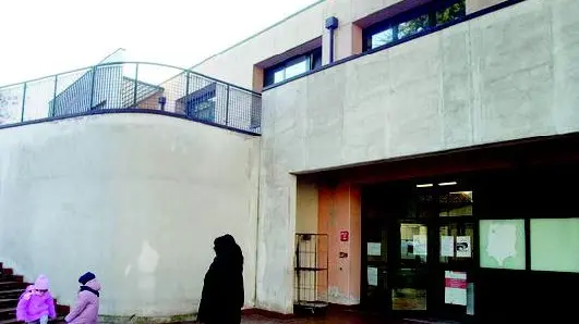«TORTORINI». E’ stato ritinteggiato il retro della scuola dell’infanzia