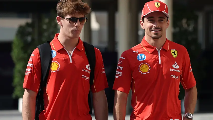 epa11758108 Scuderia Ferrari driver Charles Leclerc (R) of Monaco arrives at the paddock ahead of the Formula One Abu Dhabi Grand Prix, in Abu Dhabi, United Arab Emirates, 05 December 2024. The 2024 Formula One Abu Dhabi Grand Prix will be held on the Yas Marina Circuit racetrack on 08 December. EPA/ALI HAIDER