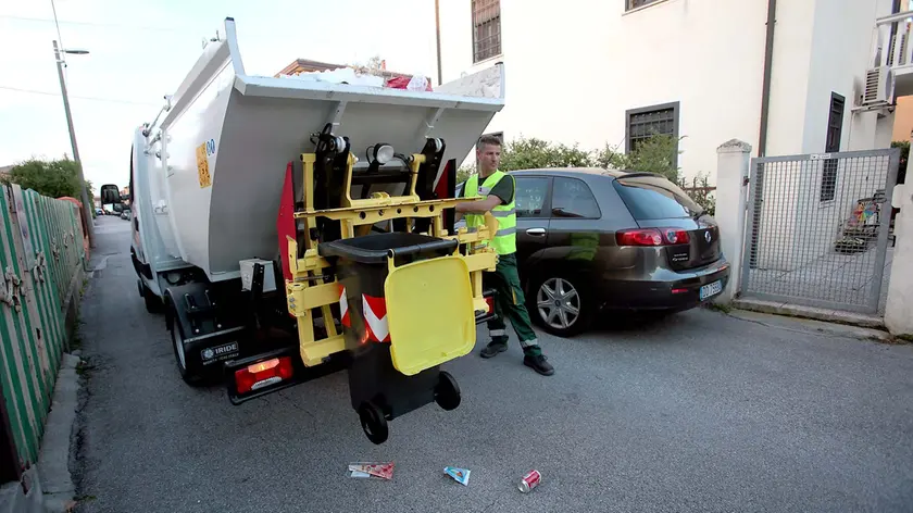 BARON - AGENZIA BIANCHI - PADOVA - RACCOLTA RIFIUTI PORTA A PORTA.