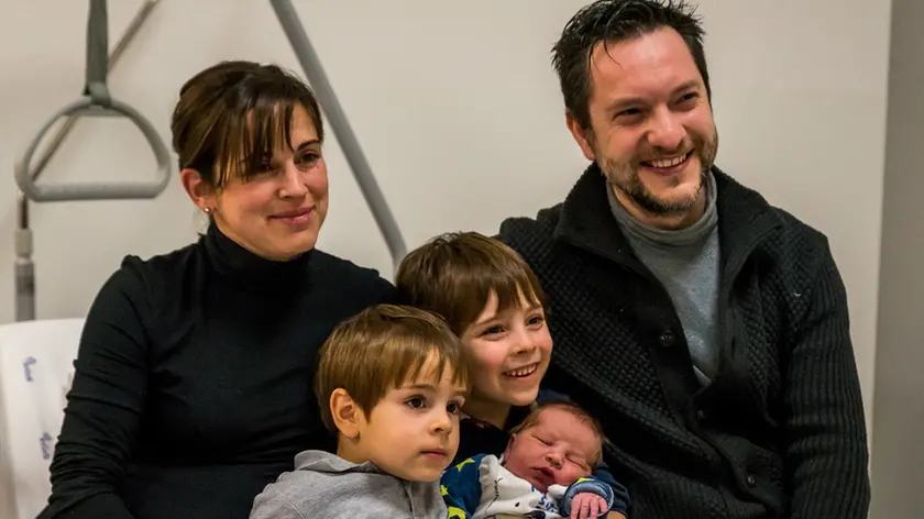 Monselice, PD, 01.01.2017 Primo nato del 2017 Daniel Zoia. Nella foto: tutta la famiglia.