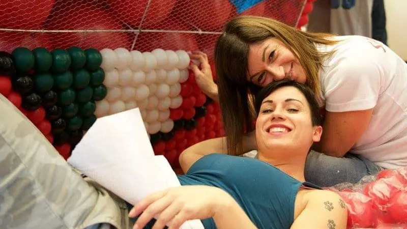 Le sorelle Monica e Claudia Pengo, titolari del negozio Baloon Express ad Albignasego (Foto Piran)