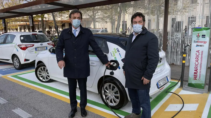 Il sindaco Giordani presenta la nuova colonnina
