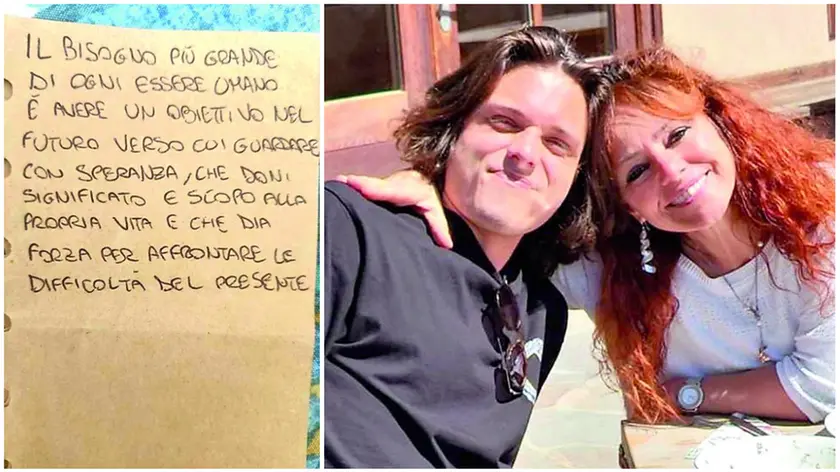 Il biglietto che la mamma di Alex Marangon custodisce dopo la morte del figlio. A destra Alex con la madre, Sabrina Bosser