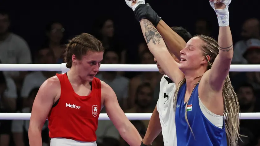 epa11503695 Annna Luca Hamori of Hungary (blue) is declared winner over Grainne Walsh of Ireland (blue) in their Women 66kg Preliminaries Round of 16 bout of the Boxing competitions in the Paris 2024 Olympic Games, at the North Paris Arena in Villepinte, France, 28 July 2024. EPA/YAHYA ARHAB