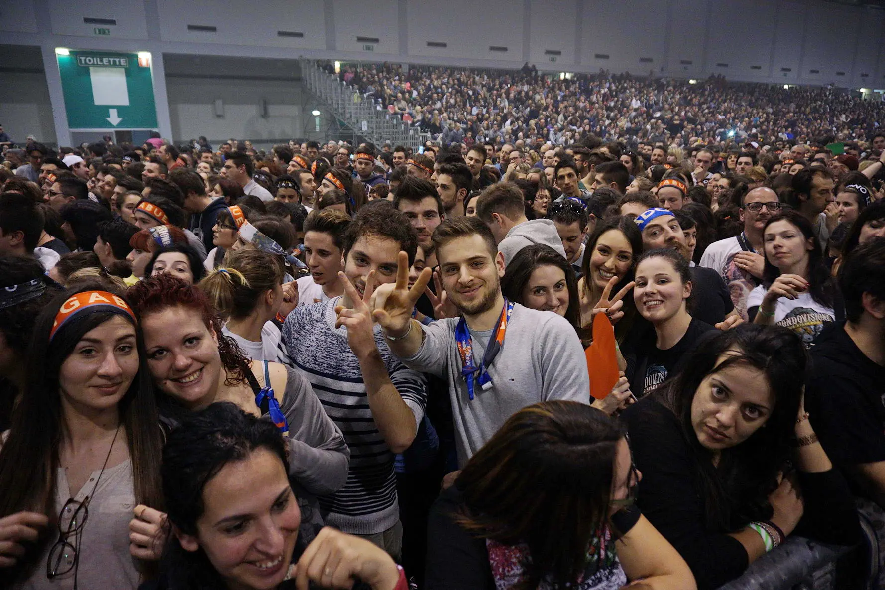 Il pubblico al concerto nel padiglione 7 della Fiera