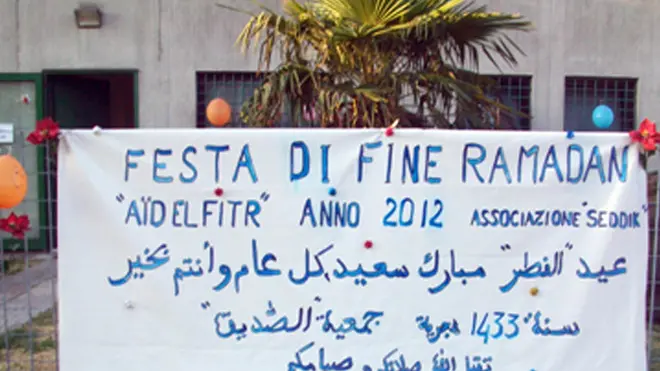 MOnselice, 20.08.2012 Le foto inviate dai musulmani che documentano la fine del ramadan nella sede di via negrelli ph. Zangirolami