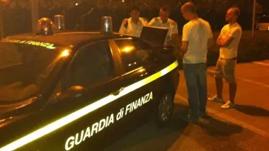 VIA MESSICO. Il blitz della Guardia di Finanza durante il rave party