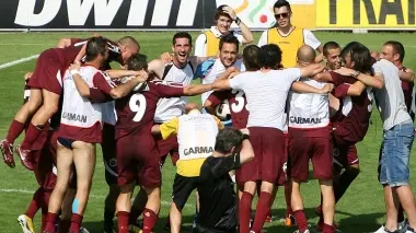 TUTTI IN VACANZA Il Citta festeggia la vittoria con il Pescara che vale la salvezza: l’altra sera la cena di fine stagione al «Tezzon»