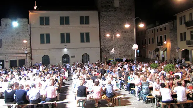 Monselice, 15.08.2012 Cena di Ferragosto in piazza Mazzini ph. Zangirolami