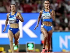epa10818046 Polyniki Emmanouilidou (L) of Greece and Dalia Kaddari of Italy compete in the Women's 200m semi final at the World Athletics Championships Budapest, Hungary, 24 August 2023. EPA/CHRISTIAN BRUNA