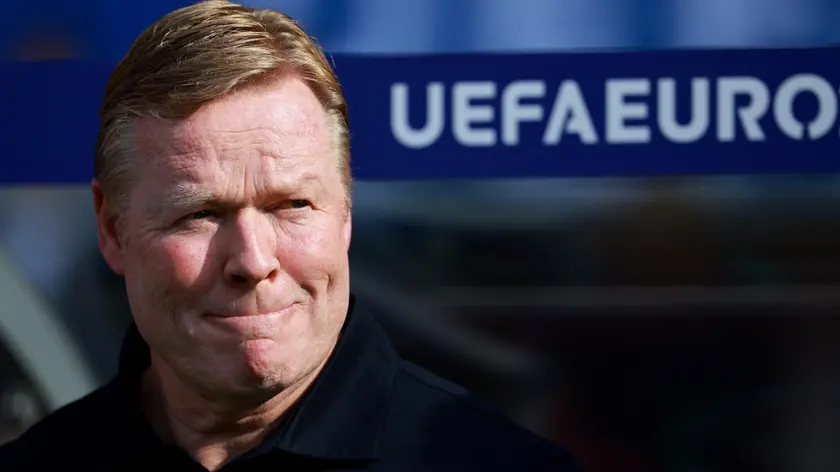 epa11436708 Head coach Ronald Koeman of the Netherlands looks on during the UEFA EURO 2024 group D match between Netherlands and Austria, in Berlin, Germany, 25 June 2024. EPA/CLEMENS BILAN
