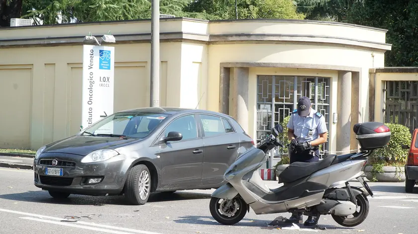 La scena dell'incodente con lo scooter di Tiveron