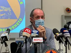 "TUTTI GLI AGGIORNAMENTI IN CONFERENZA STAMPA SULLA SITUAZIONE #CORONAVIRUS IN VENETO", si legge sul profilo del del Presidente della Regione del Veneto, Luca Zaia, 17 novembre 2020. ANSA / Immagine tratta dal profilo Twitter di Luca Zaia +++ATTENZIONE LA FOTO NON PUO' ESSERE PUBBLICATA O RIPRODOTTA SENZA L'AUTORIZZAZIONE DELLA FONTE DI ORIGINE CUI SI RINVIA+++ +++NO SALES; NO ARCHIVE; EDITORIAL USE ONLY+++