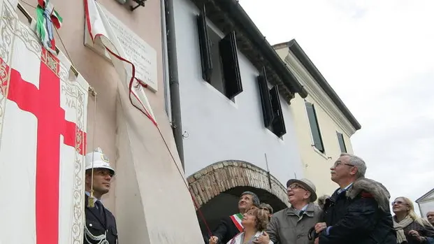 VOI- VIA OGNISSANTI - TARGA A VITTORIO E EMILIA BOLZAN