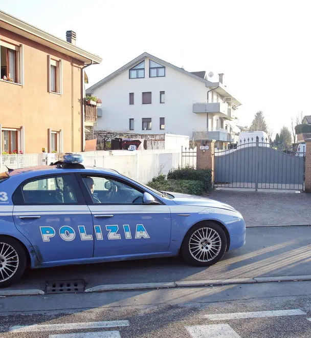 FERRO - VIA ROMANA APONENSE 21, PATTUGLIA POLIZIA