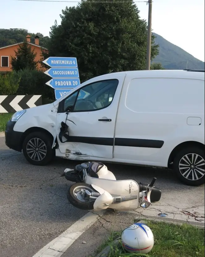 L'incidente di Bastia di Rovolon (foto Lino Rubini)