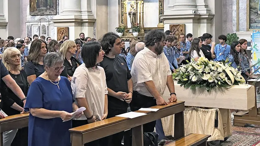 Il funerale di Nicolò Stocco, il 25enne morto a causa del sarcoma di Ewing (foto Piran)