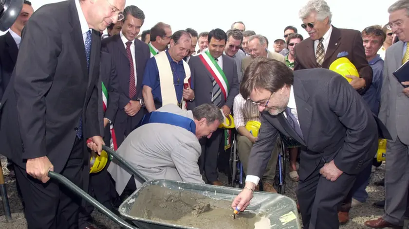 Foto d'archivio Galan Giancarlo Nella foto: Galan scherza con Renato Xhisso nel 2004 ph. Zangirolami