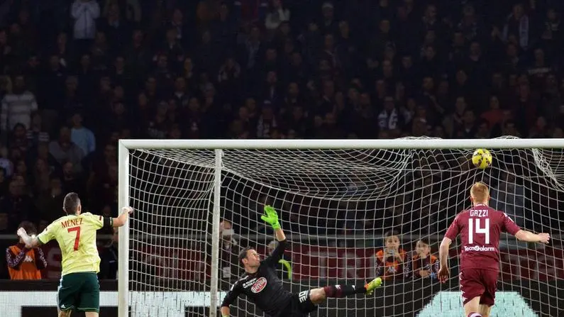 Milan's forward Jeremy Menez scores on penalty during the italian serie A soccer match Fc Torino-Ac Milan at Olimpic Stadium, Turin, 10 January 2015. ANSA / ANDREA DI MARCO