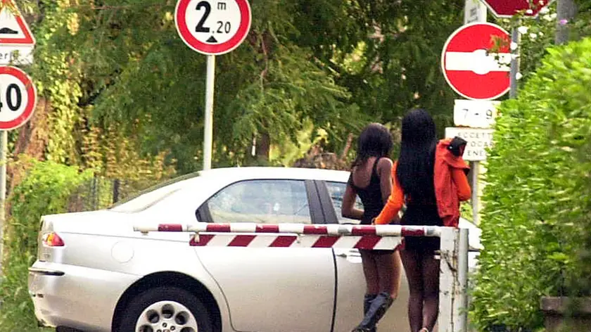 PD 16/07/2000 G.M. PROSTITUTE IN VIA DUE PALAZZI.(REGINATO)