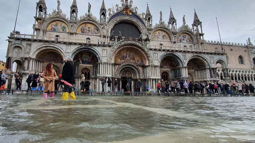 Interpress\M.Tagliapietra Venezia 21.12.2019.- Acqua alta in piazza San Marco.