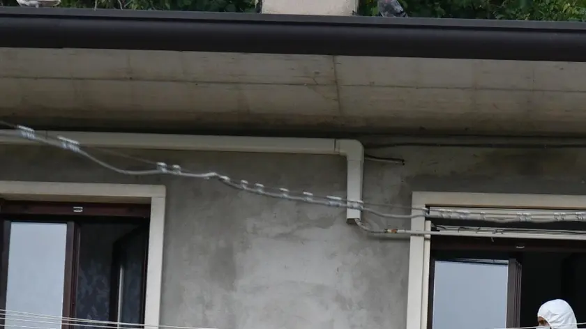 Investigatori sul luogo dove è stata uccisa una 21 enne a colpi di pistola, Montecchio Maggiore (Vicenza), 15 settembre 2021. ANSA / FILIPPO VENEZIA