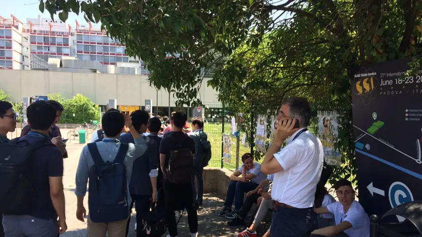 Studenti in coda, rimarranno a digiuno