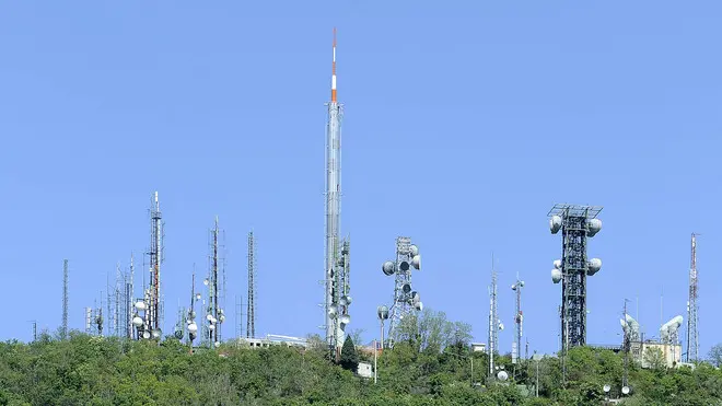 Calaone, 15 Apr 2014 Posizionamento traliccio unico per antenne e ripetitori. Nella foto: la situazione sul monte Cero, come è Ph. Zangirolami