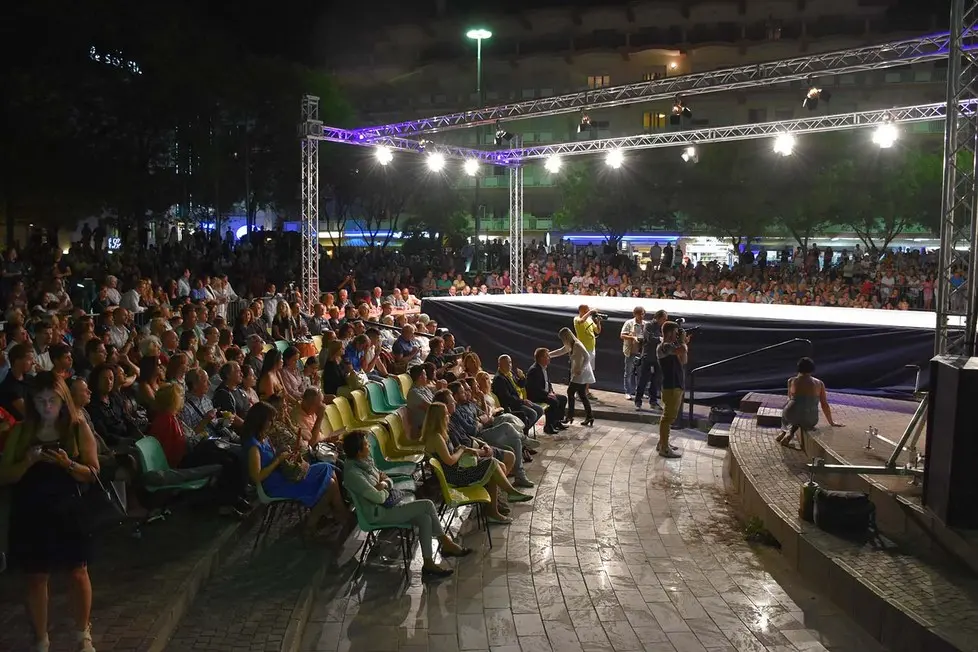 DE POLO - DINO TOMMASELLA - JESOLO LIDO - MISS ITALIA -IL PUVBBLICO E MOMENTI DELLA SFILATA