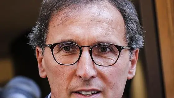 In una foto d'archivio Francesco Boccia parla con i giornalisti uscendo dalla sede del Partito Democratico, Roma 26 agosto 2019. ANSA/FABIO FRUSTACI