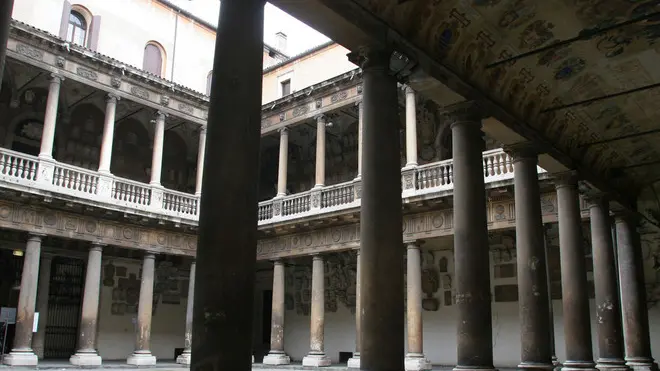 27 febbraio 2006 Bo, cortile antico (SALMASO) 27 febbraio 2006 Bo, cattedra Galileo - cortile antico - esterni Bo (SALMASO)