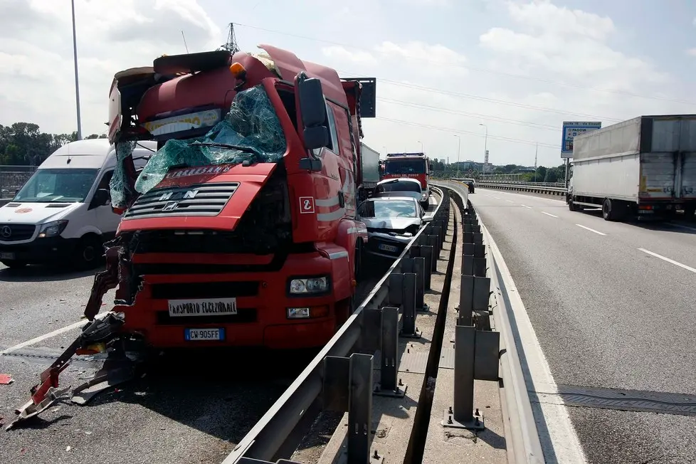 BARON - AGENZIA BIANCHI - PADOVA - INCIDENTE IN TANGENZIALE