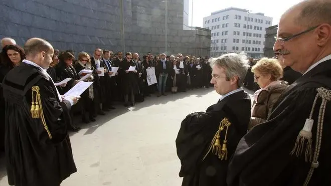 GENESIN - PROTESTA ORDINE AVVOCATI