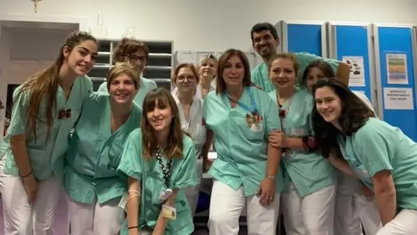 Una parte dell'équipe dell'ospedale di Schiavonia che ha seguito i due anziani coniugi